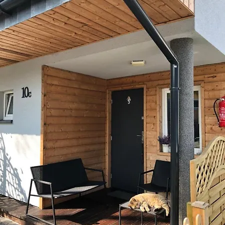 Pod Lasem * Pogorzelica (Gmina Rewal)