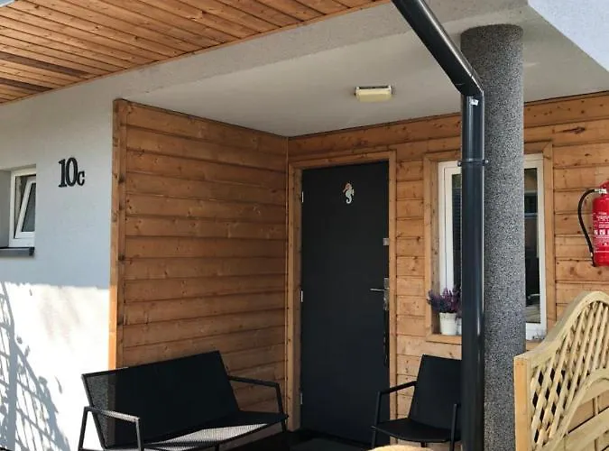 Pod Lasem * Pogorzelica (Gmina Rewal)